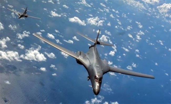 بمب‌افکن‌های آمریکایی بر فراز منطقه مورد ادعای چین پرواز کردند 